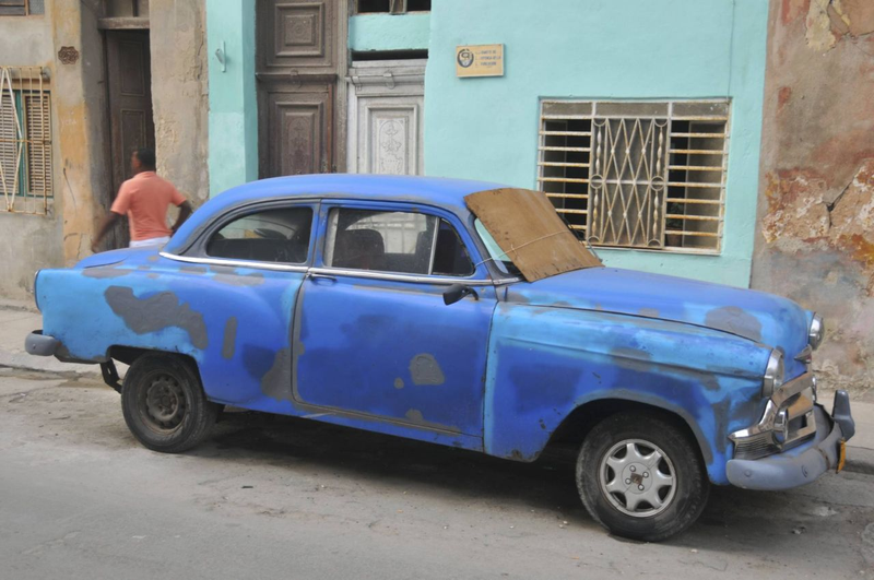 Illustration for article titled Even More Old Cars Down On The Cuban Street